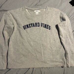 vineyards vines crewneck